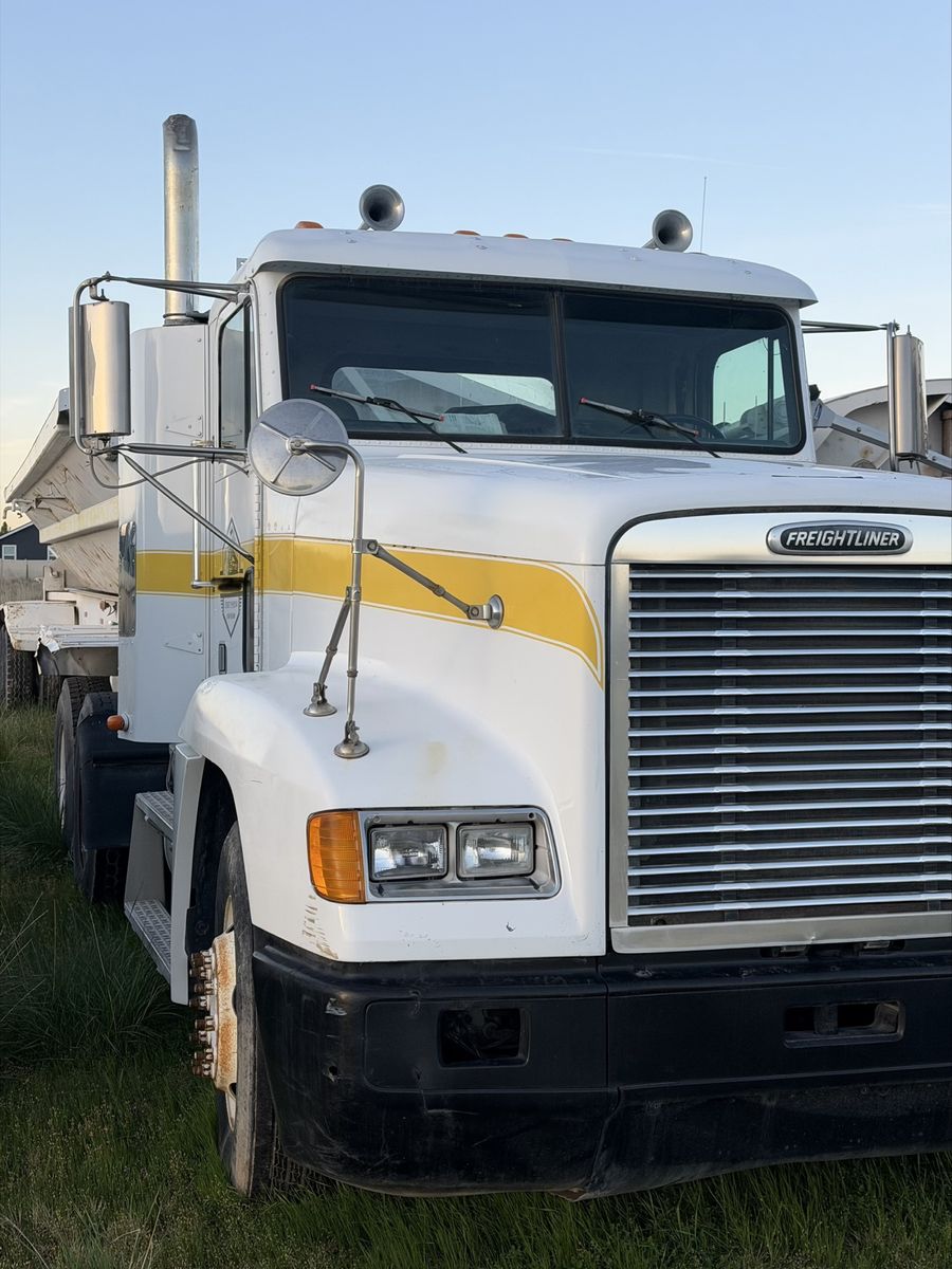 2001 Freightliner with side dump