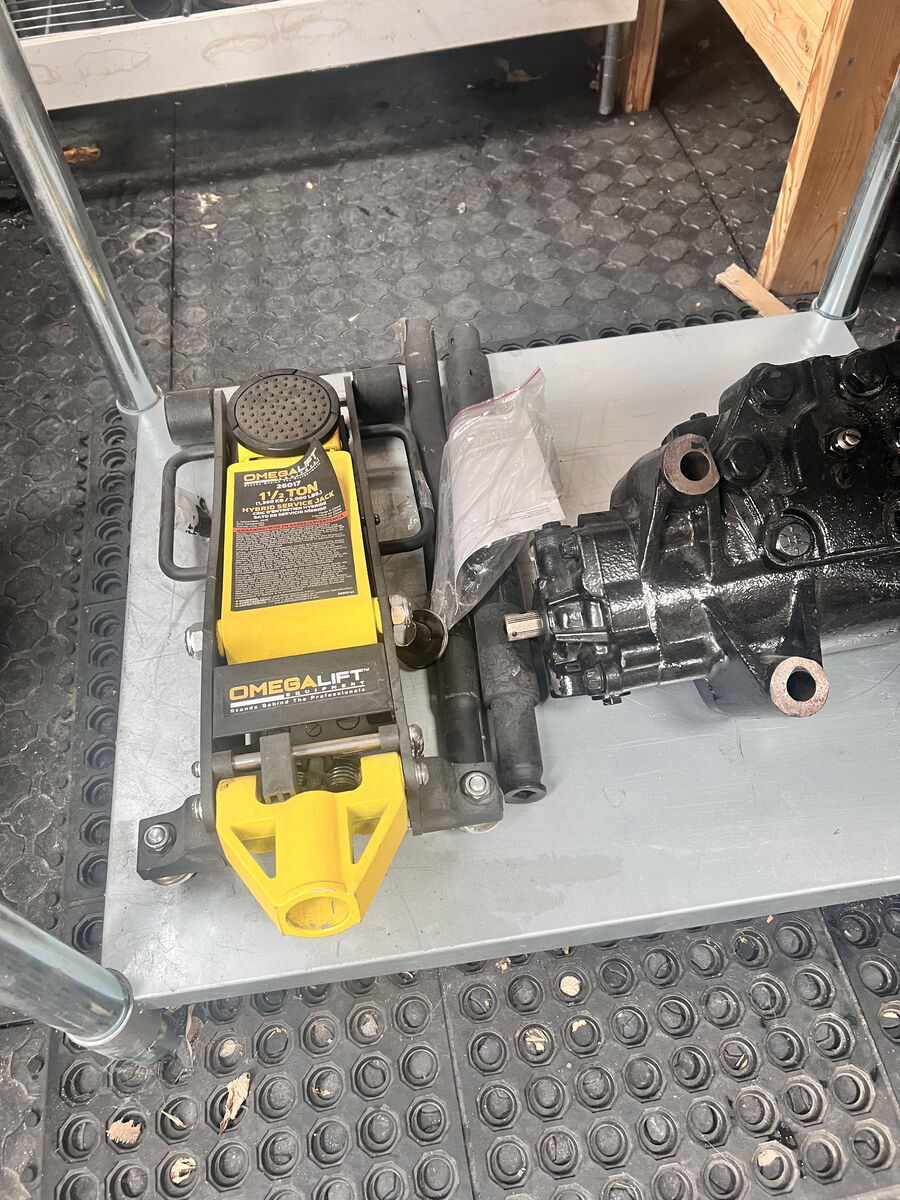 Omega Lift  1 1/2 Ton Hybrid service jack
