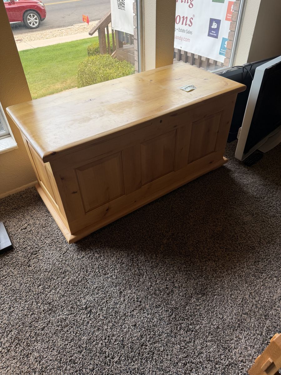 Solid Wood Cedar Lined Storage Chest / Blanket Trunk - Very Good Condition