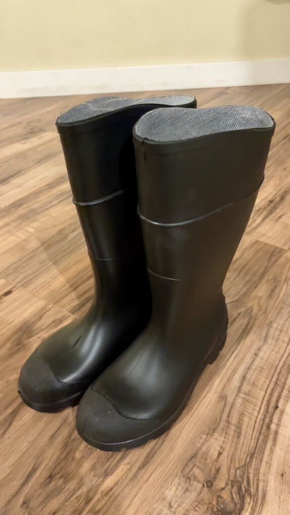Black Rubber Rain Boots