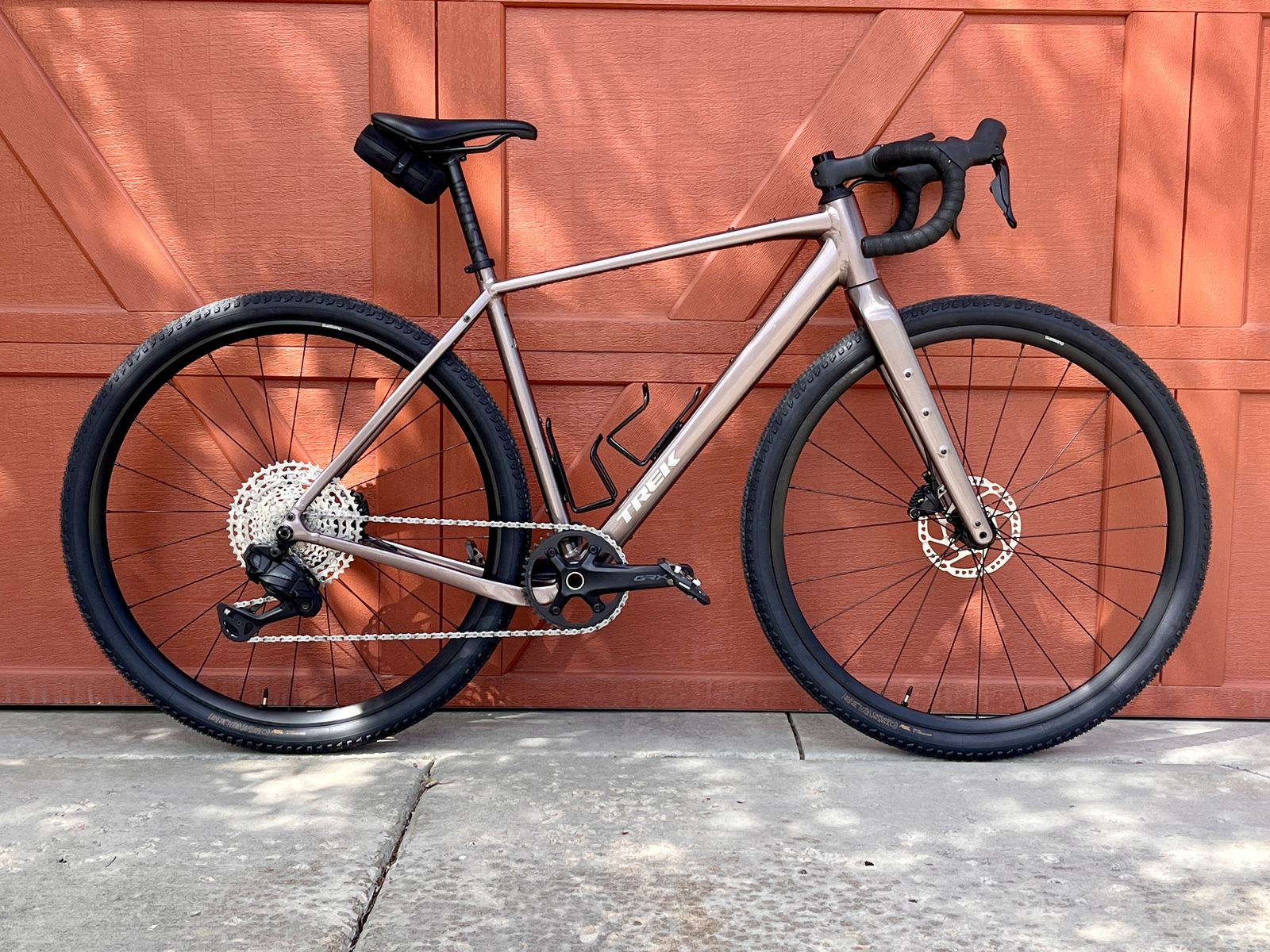 Trek Checkpoint ALR Gen 3, Medium, color Bronze Age, 1x12, Wireless GRX Di2. Less than 100 miles.