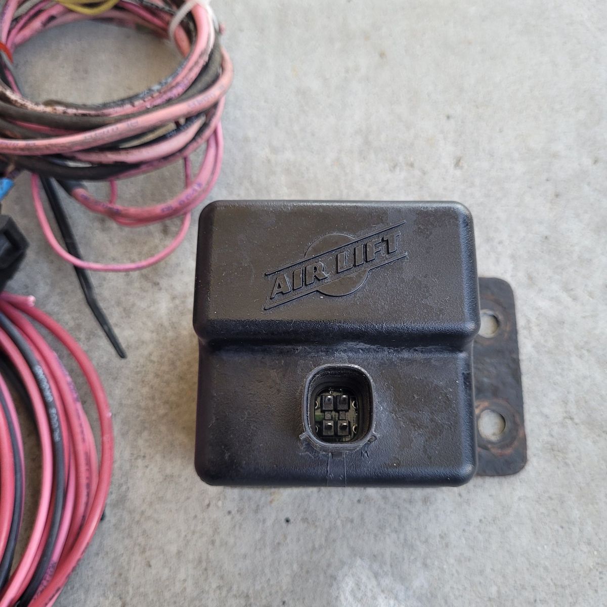 Airlift wireless one maniold