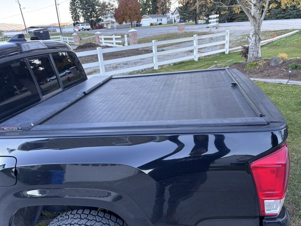 2016-2023 Toyota Tacoma Roll & Lock Bed Cover