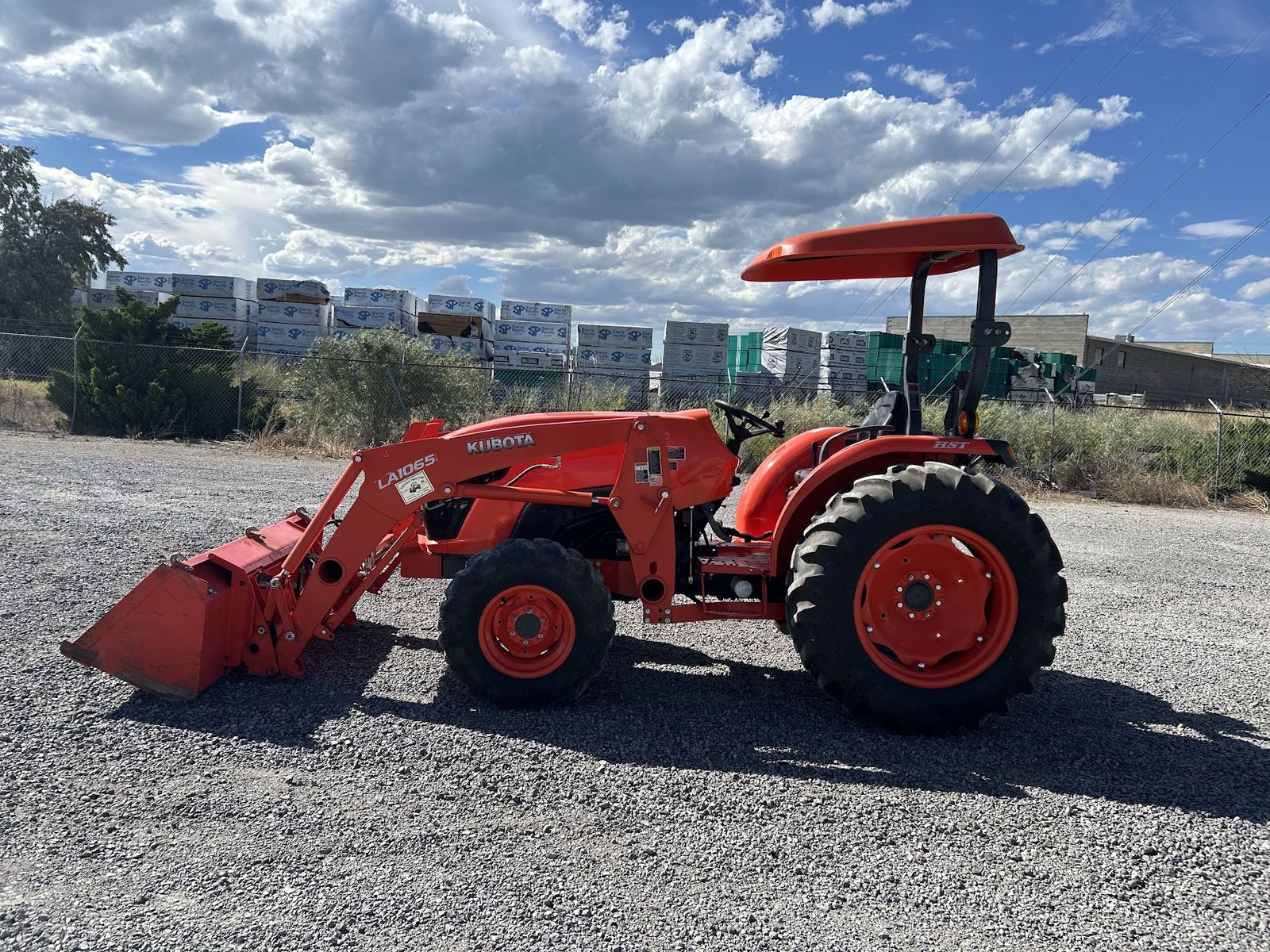 Kubota MX4800 with Loader & Sun Shade Canopy