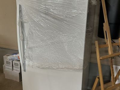 GE Top-Freezer Refrigerator – White=like new