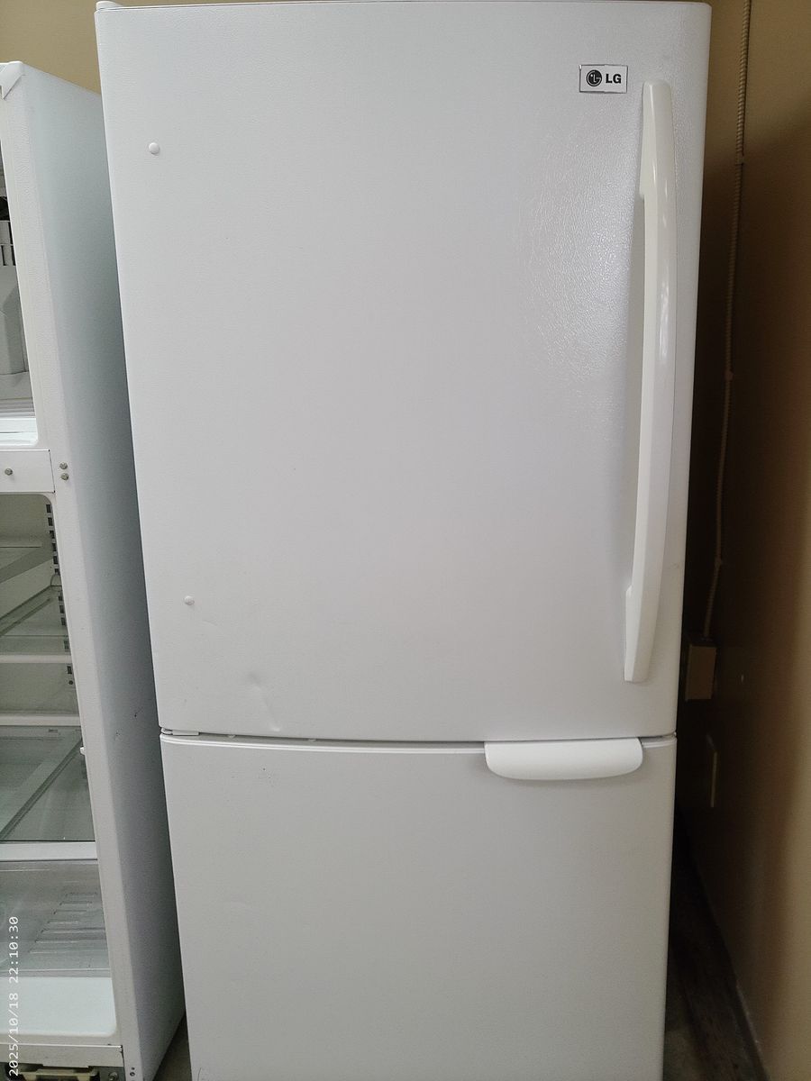 White 20 cf Bottom Freezer Refrigerator~90 Day Guarantee