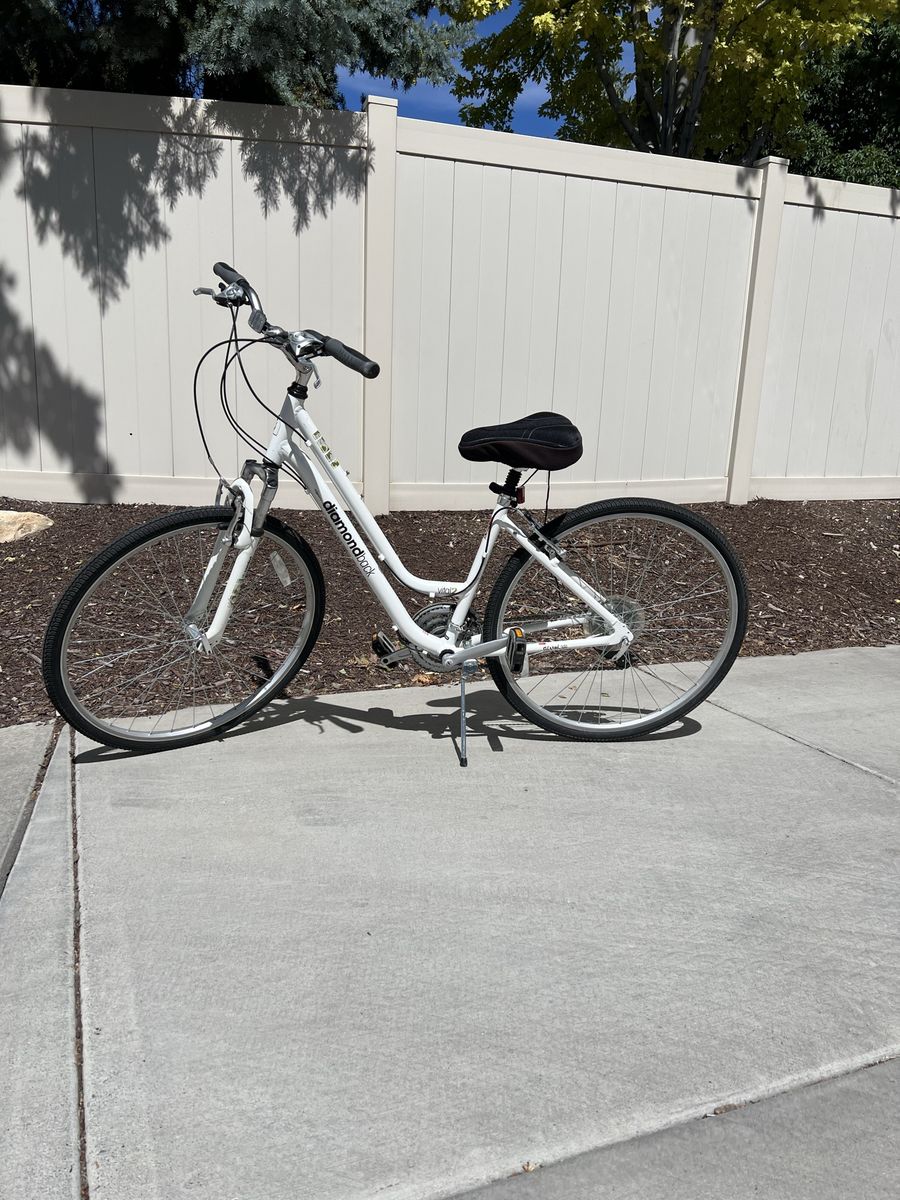Diamondback Hybrid Bike - White, Shimano Gears, Comfortable Saddle