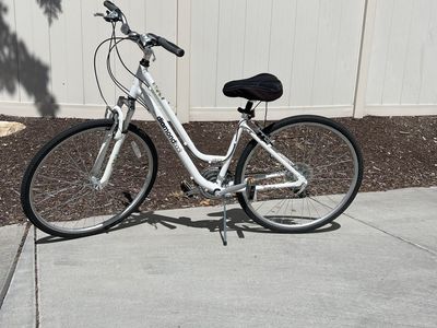 Diamondback Hybrid Bike - White, Shimano Gears, Comfortable Saddle
