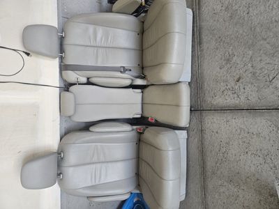 Half row seats toyota sienna 2011/2019 firm price