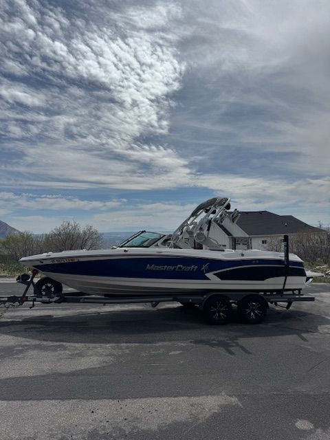 2106 MasterCraft X30; One-Owner; 6.0L Ilmor; Gen2 Surf System; 440 hours