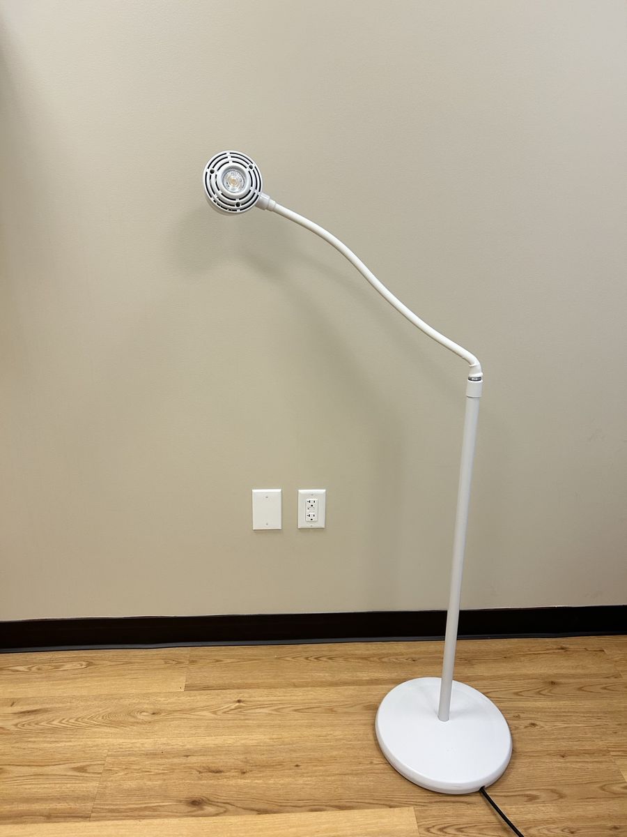 Midmark Ritter Medical Exam Room Light White Adjustable Gooseneck Floor Lamp LED Bright Light