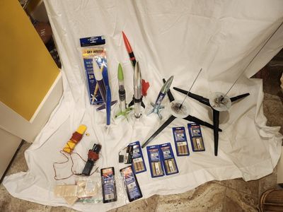 Model Rocket Launch Set: 7 Rockets, Launch Pads, Engines & Igniters
