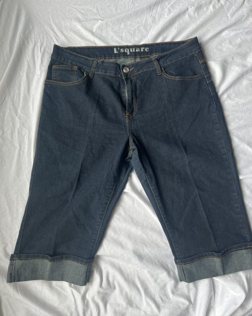 L’Square Size 16 Navy Shorts – Knee-Length, Modest, Like New – Gem Button Detail