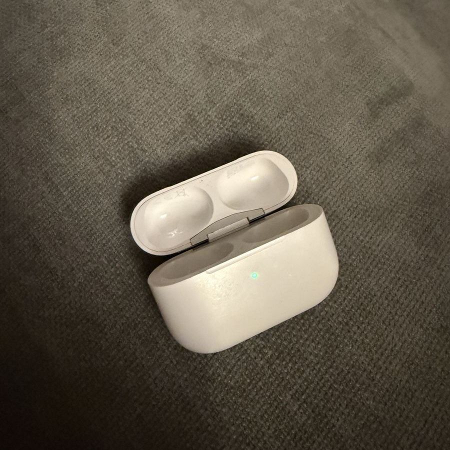 AirPods Pro 1st Generation (Case Only) A2190 Lightning charging