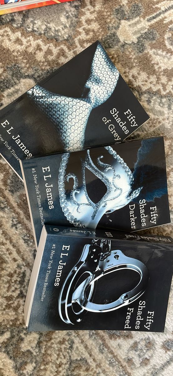 E L James Fifty Shades Series 3 Books Collection Set (Fifty Shades of Grey, Fifty Shades Darker, Fifty Shades Freed)