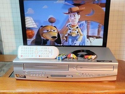 Sylvania VCR VHS DVD combo video player with remote tested works great