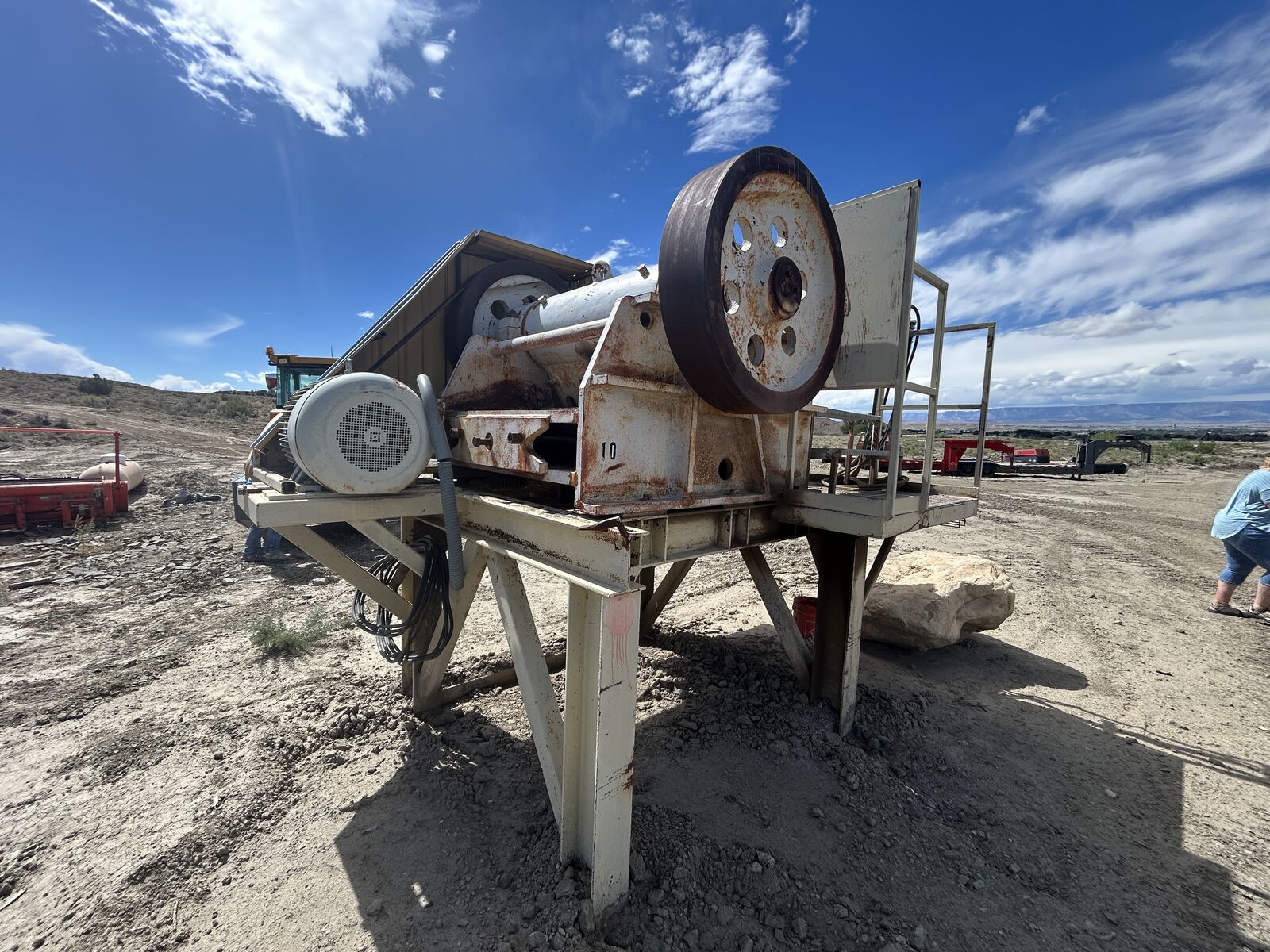 Trio Crusher, Incline Screen, Conveyor and Gen Set