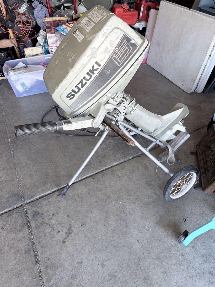 Suzuki 6hp outboard motor (2 stroke)