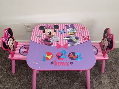 Minnie Mouse Toddler Table + 2 Chairs