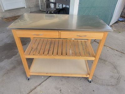 Stainless steel rolling table with locking wheels