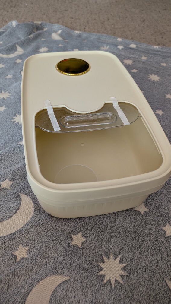 BRAND NEW Pet food storage container. 

I paid $39