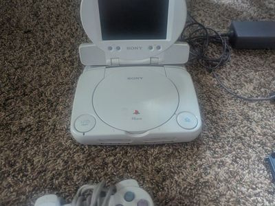 Sony PlayStation 1 Slim + LCD Combo And Games With Memory Card Psx Ps1
Comes with lcd screen, power plug oem controller, memory