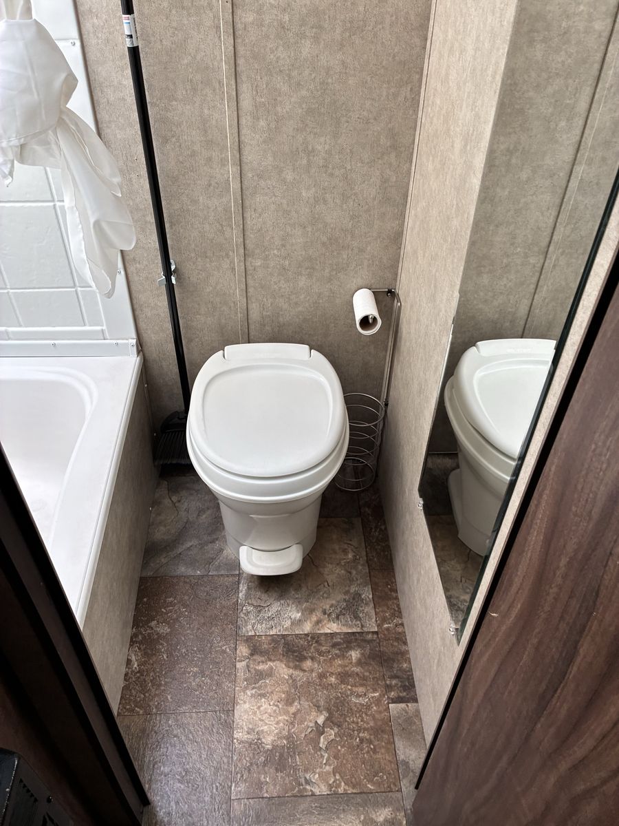Main image 6