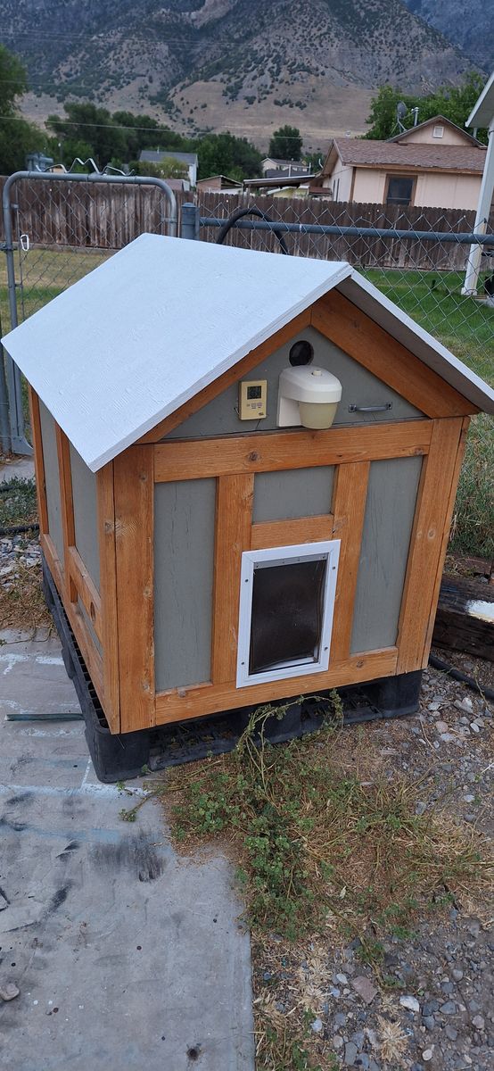 doghouse insulated. forced air heat