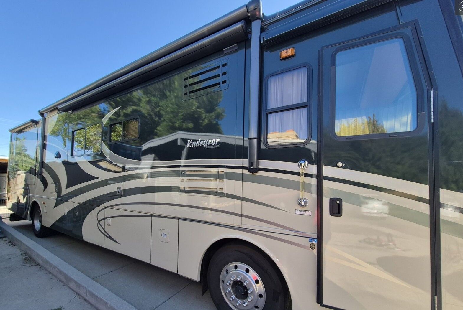 2008 Holiday Rambler Endeavor SKQ 40 – 41.5’ Diesel Pusher