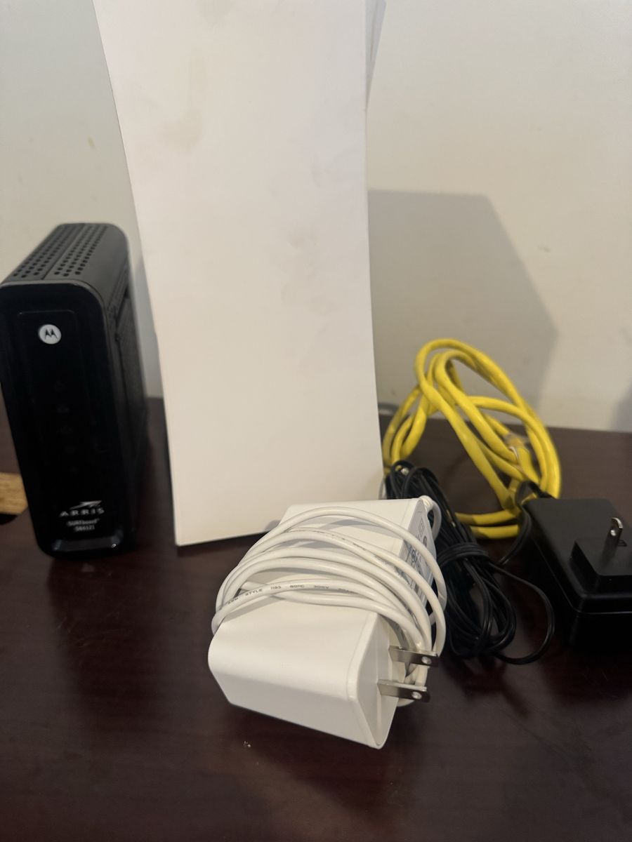Gryphon Guardian AC1200 Mesh WiFi Router & Motorola Arris Surfboard SB6121 Modem