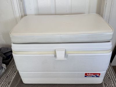 Igloo Marine 72 Cooler with Cushion
