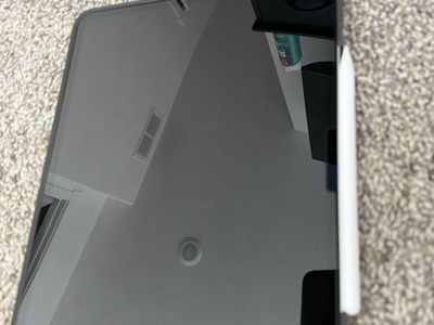 iPad Pro 13” M5 256GB W/ Apple Pencil Pro, Logitech combo touch case, zagg screen protector