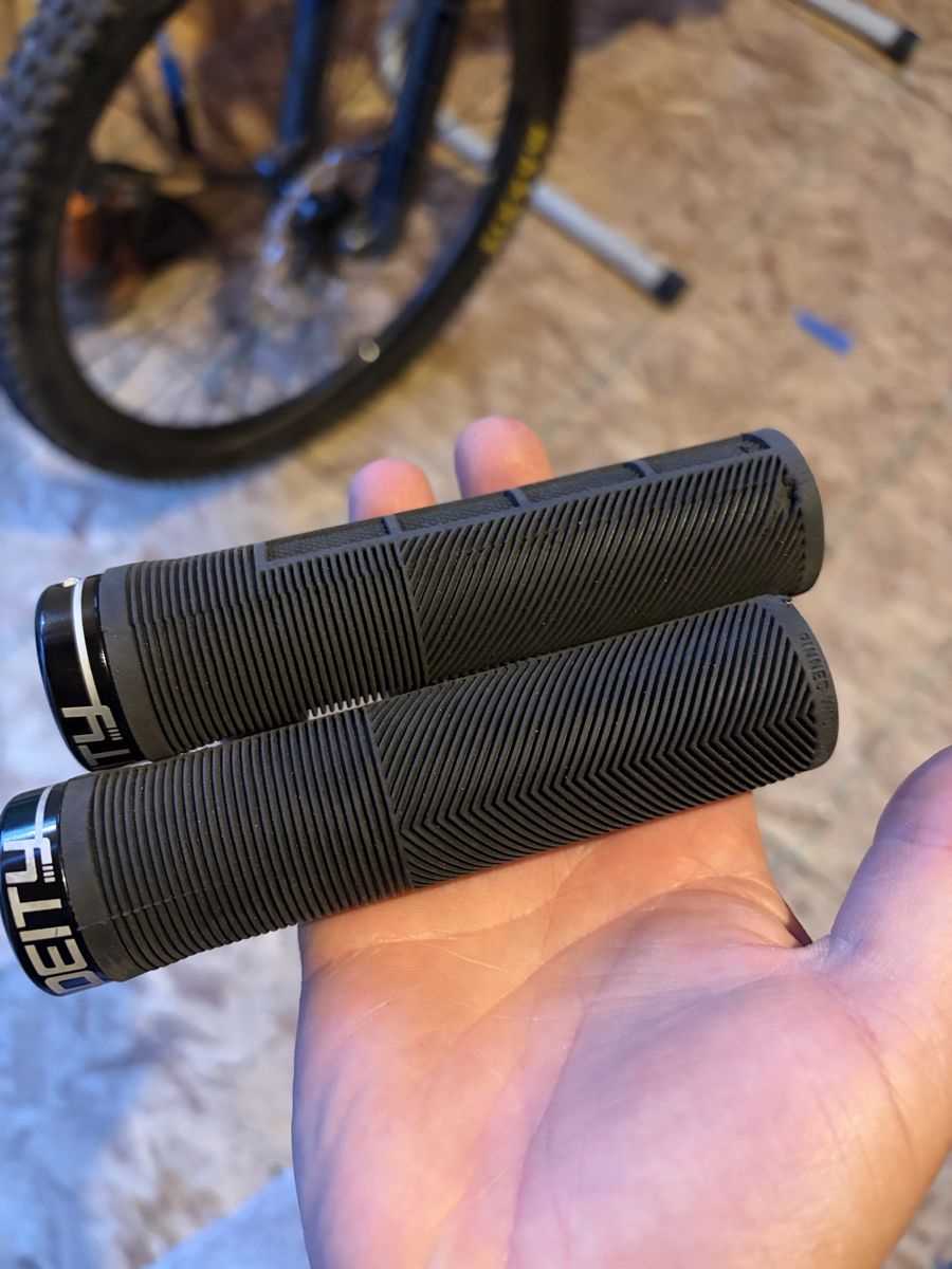 Deity Knuckleduster lock on grips
