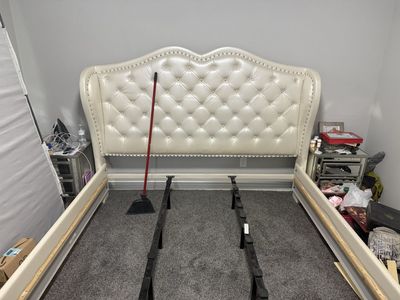 Tufted king size Bed