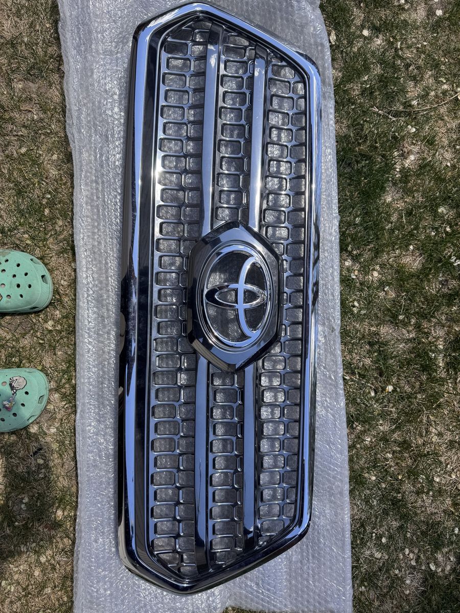 OEM Front Grille Chrome Toyota Tacoma (2016-2019)