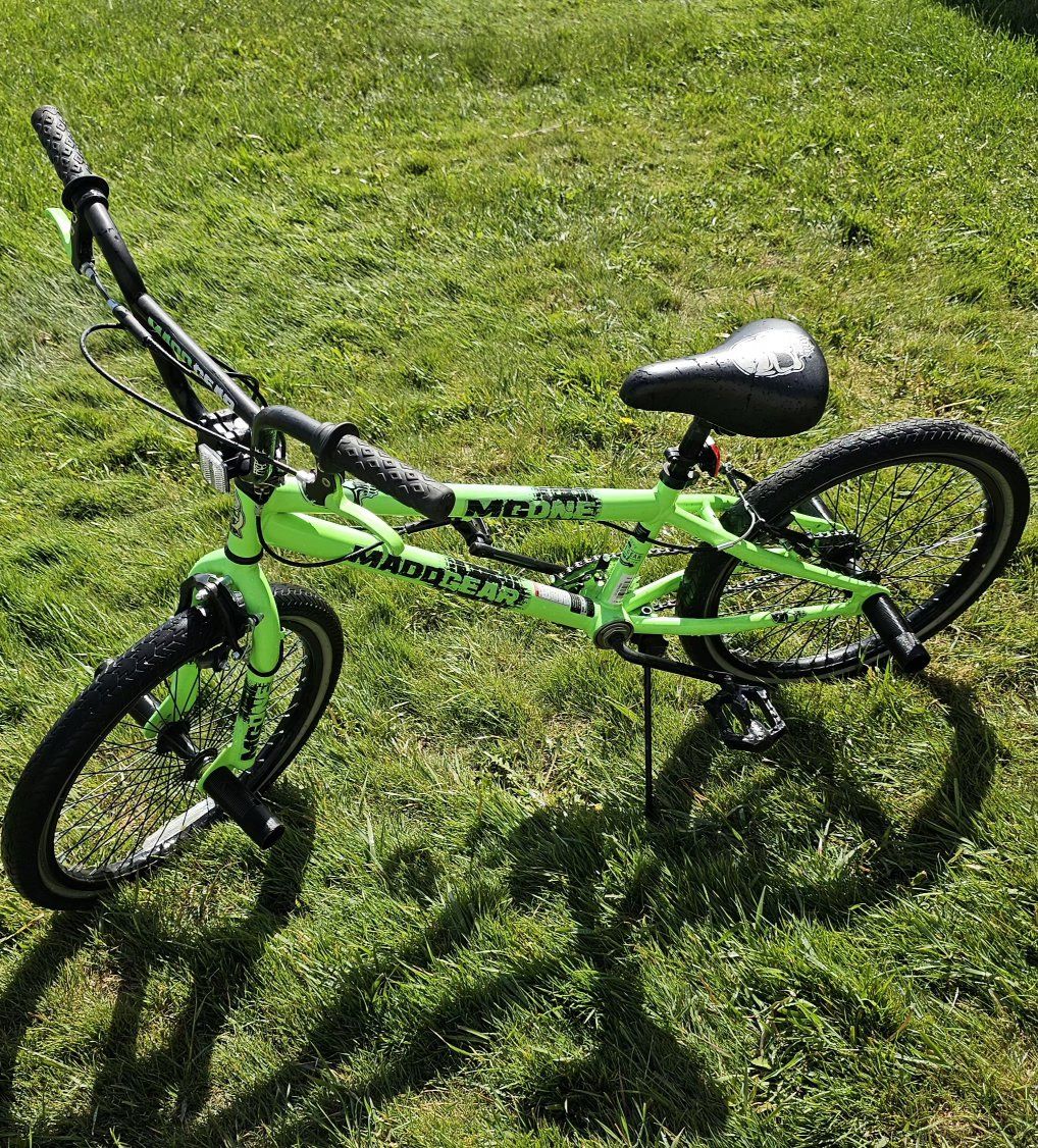 Madd Gear MG One Green BMX Bike with Skull Seat - 20"