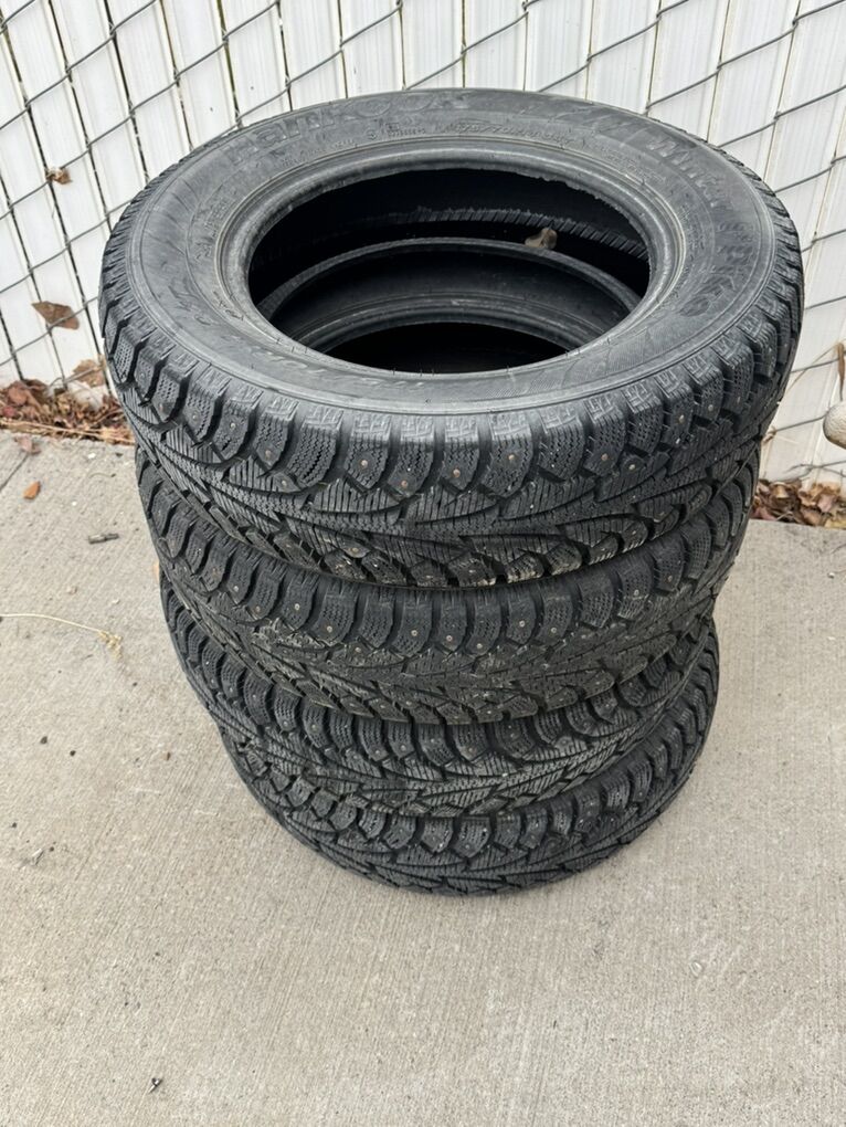 Hankook winter Tires Studded 175/70 R14