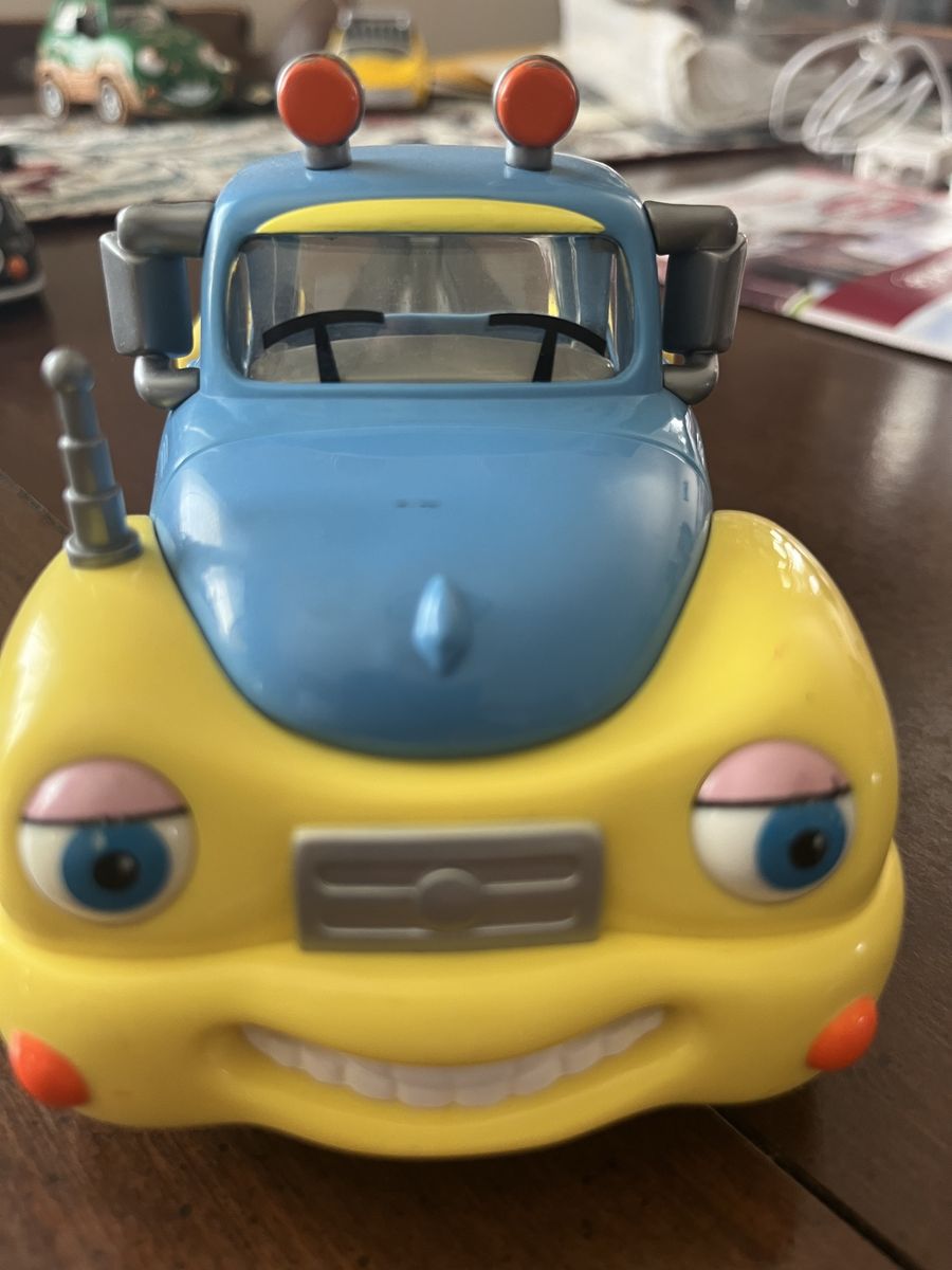 Chevron collectible tow truck with hitch