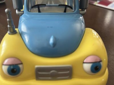 Chevron collectible tow truck with hitch