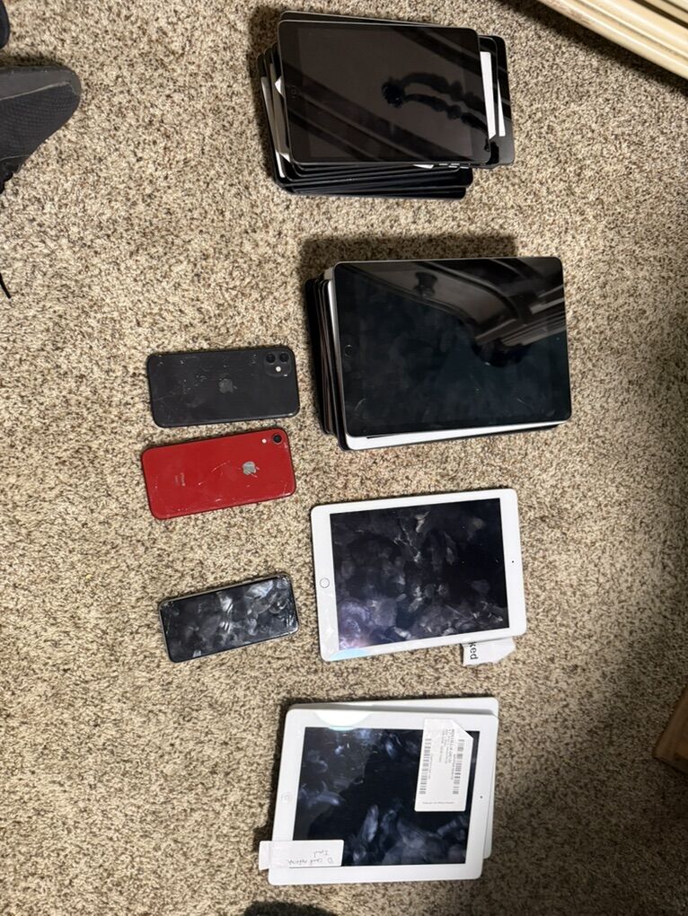 Ipad Lot/ iphone