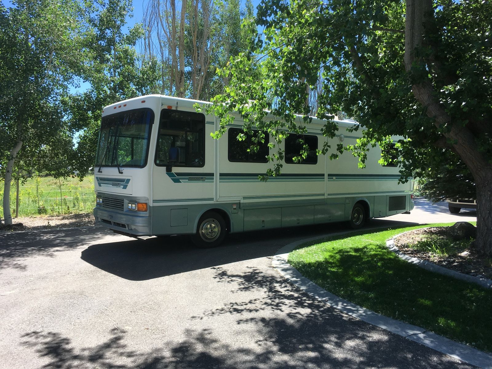 Newmar Dutchstar Diesel pusher.