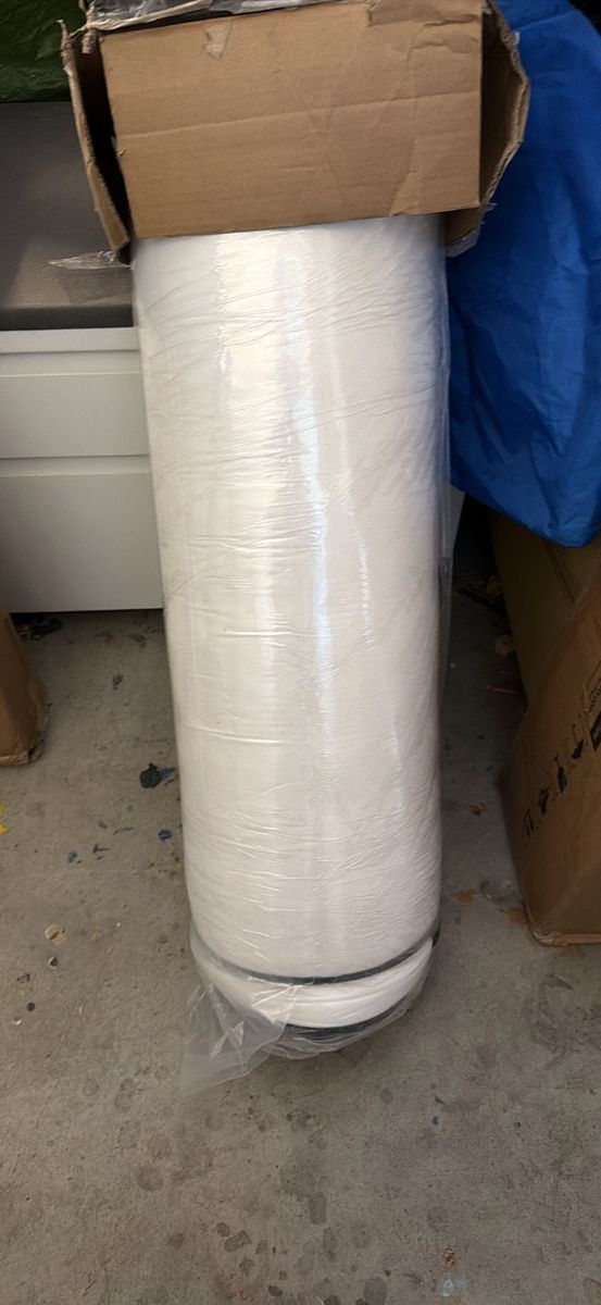 Famistar Queen 4-Inch Gel Memory Foam Mattress Topper, White, New in Box
