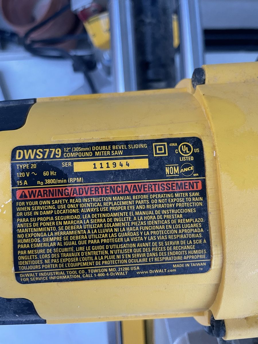 DeWalt DWS779 miter saw