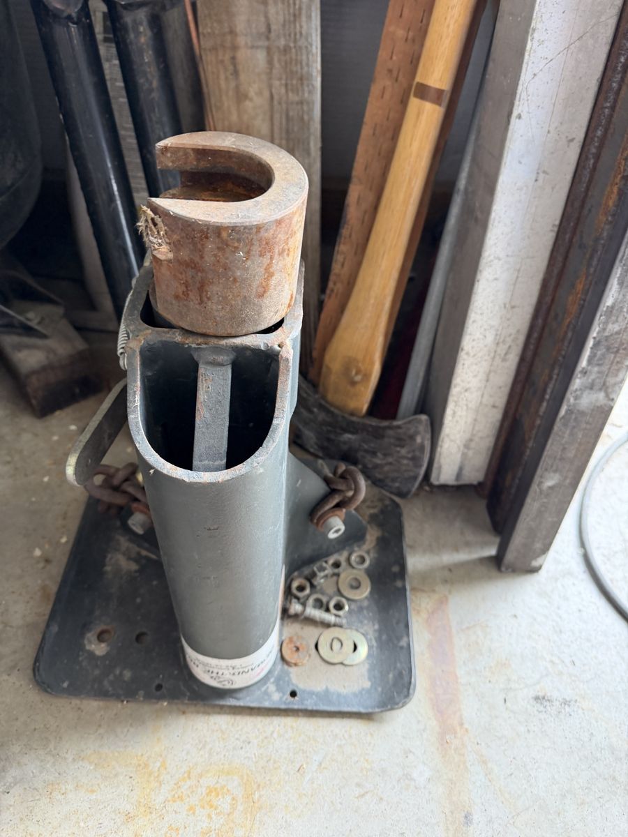 Gooseneck hitch adapter