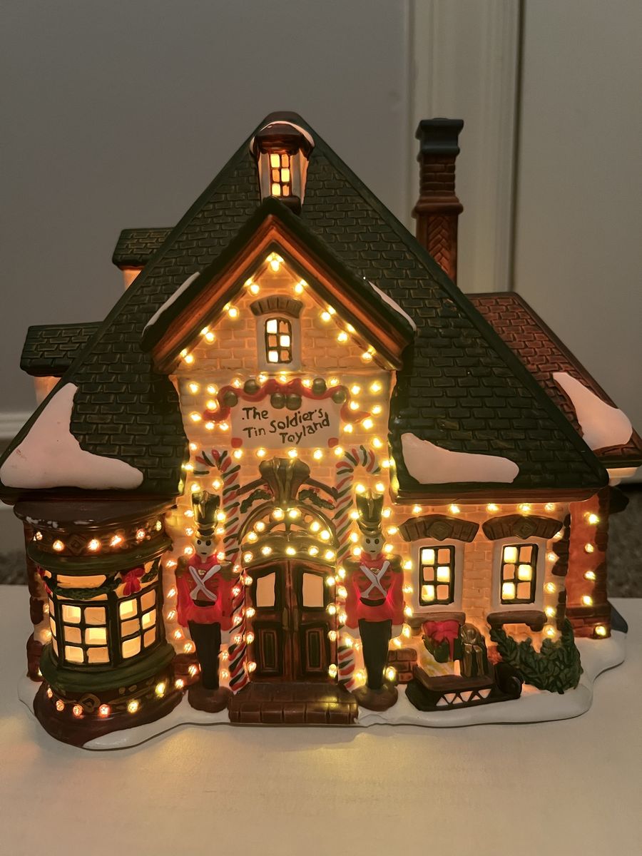 Santa’s workbench 2002 tin soldier toy land