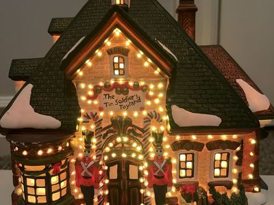 Santa’s workbench 2002 tin soldier toy land