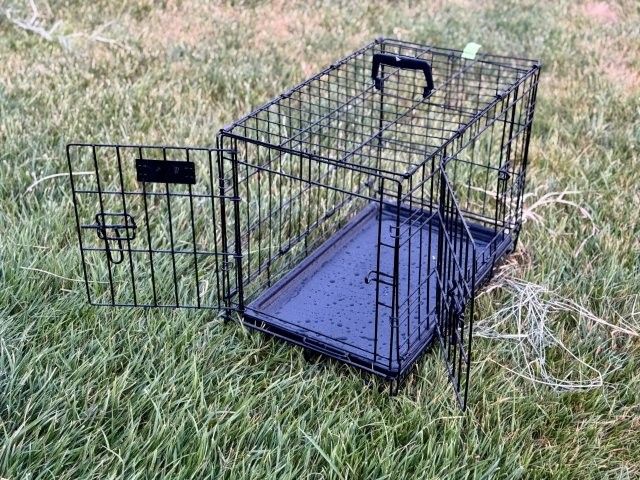 Dog Crate: 24"L x 17"W x 20"H