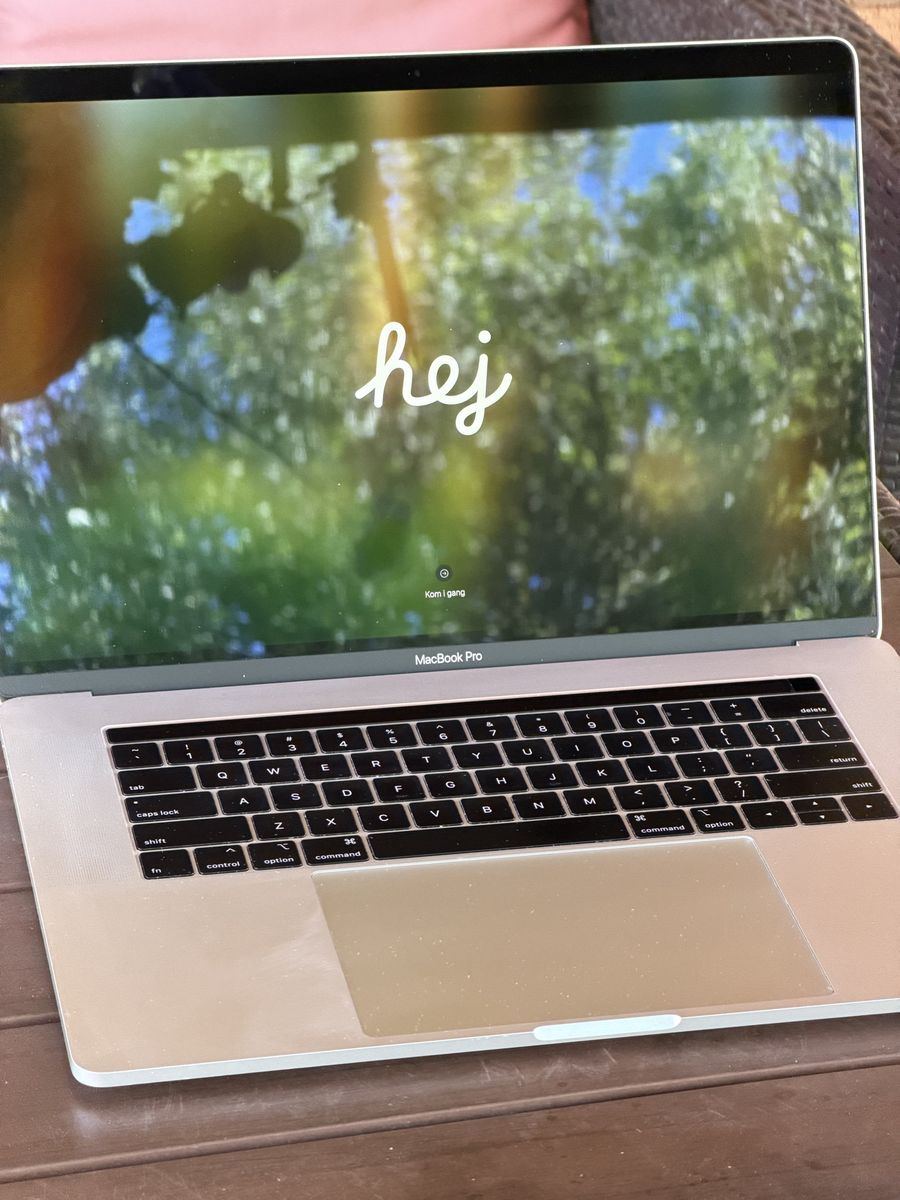 15” MacBook Pro (2019) Intel Processor 2.3Ghz 8-core i9, 16GB RAM, 512GB Flash Drive