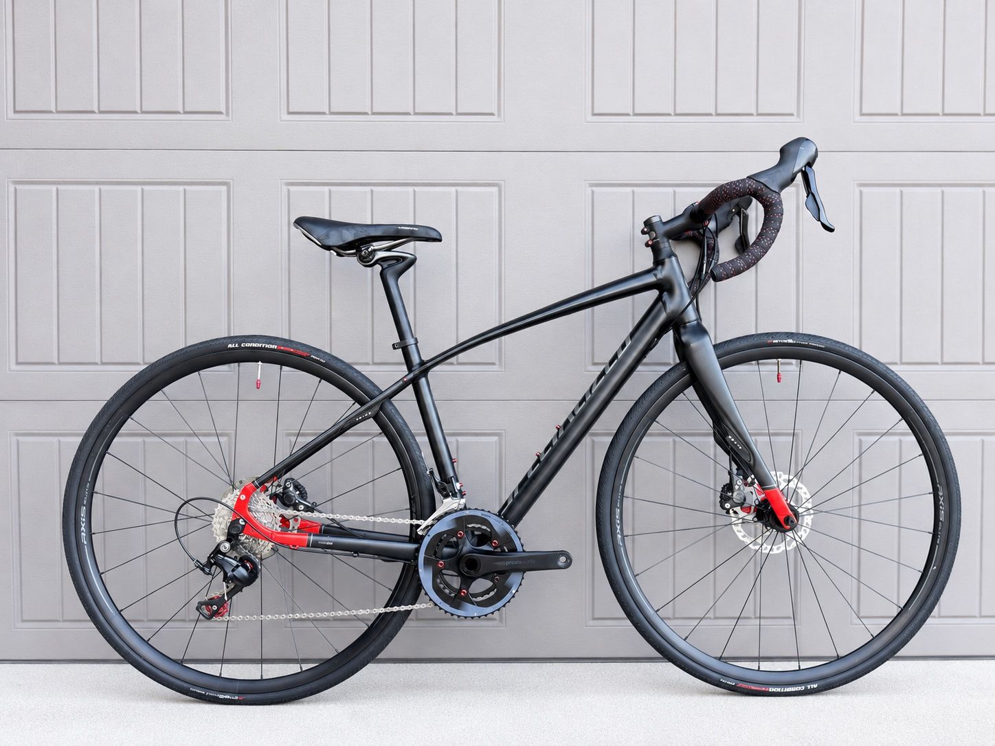 Specialized Dolce Comp EVO Disc — 51 cm — Shimano 105 / Hydraulic Disc / Carbon Seatpost