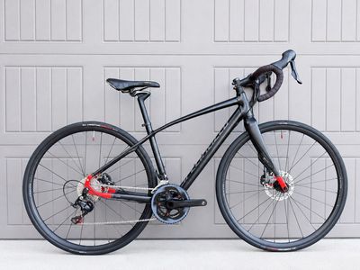 Specialized Dolce Comp EVO Disc — 51 cm — Shimano 105 / Hydraulic Disc / Carbon Seatpost